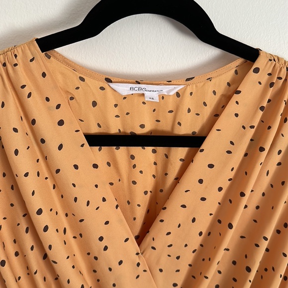 💚 BCBGeneration Yellow Polka Dot Faux Wrap Cap Sleeve Dress - Picture 4 of 9